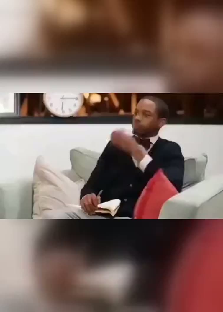 Le fou rire sur le plateau